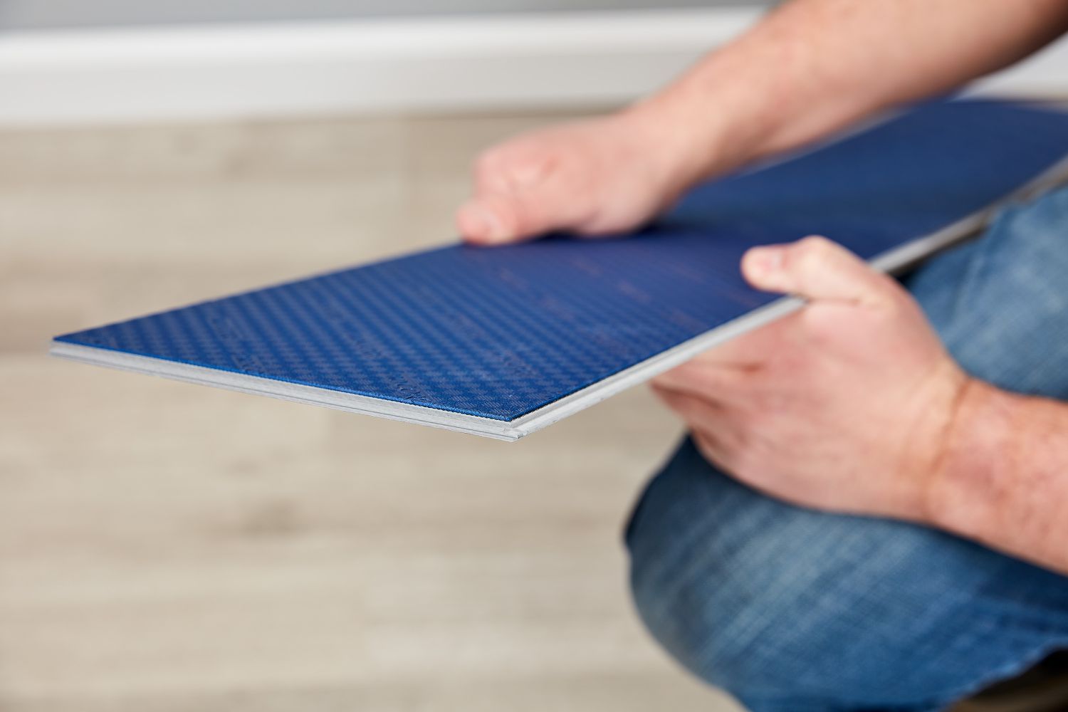 Lame de stratifié attachée avec une couche de sous-plancher bleue