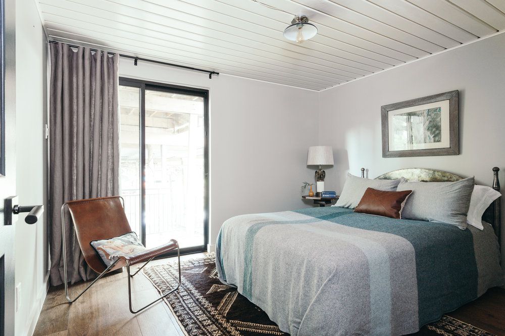 shiplap bedroom ceiling 